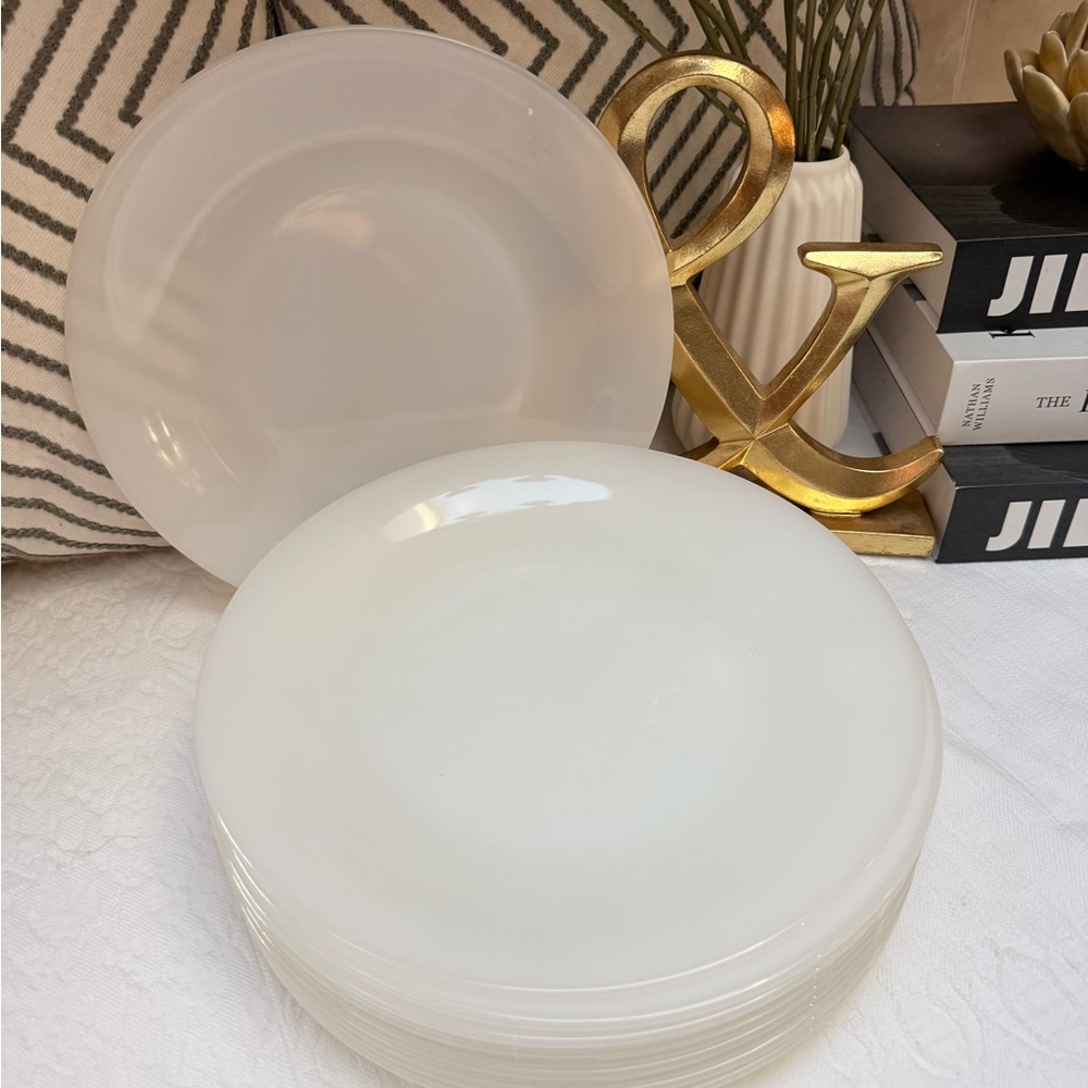 Arcopal France Vintage Milk Glass Dinner Plates, sets of 11 - Picture 9 of 9